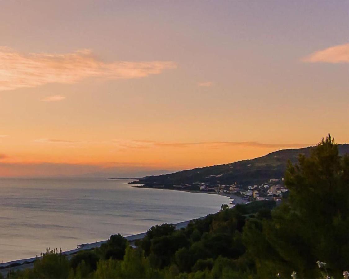 Casa Vacanze Il Paese Dipinto มอนเตจอร์ดาโน ภายนอก รูปภาพ